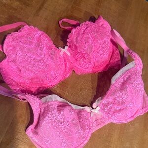 Victoria's Secret lot of 2 Pink Lace underwire soft cup bra 32D